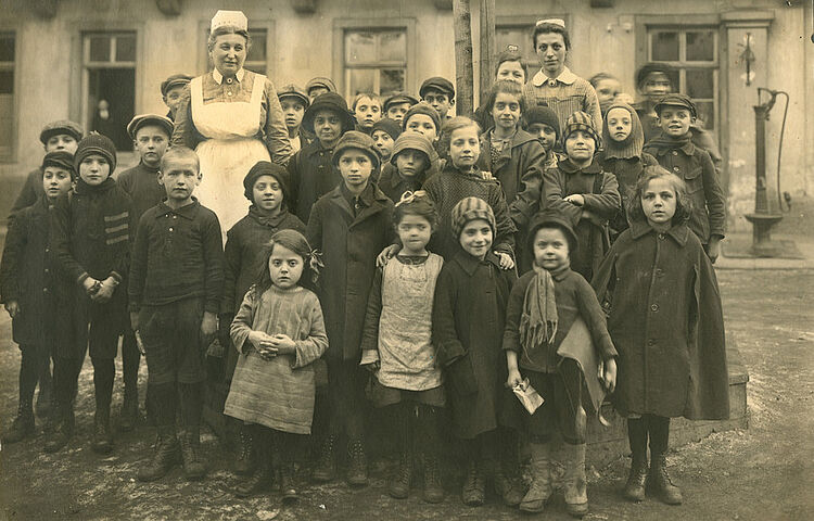 Amerikanische Kinderspeisung in Mainz, 1924 (DRK) Amerikanische Kinderspeisung in Mainz, 1924 (DRK)